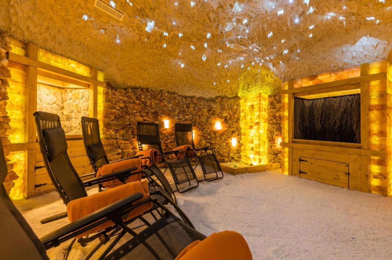Raj Zdravia Hotel Братислава Екстериор снимка
