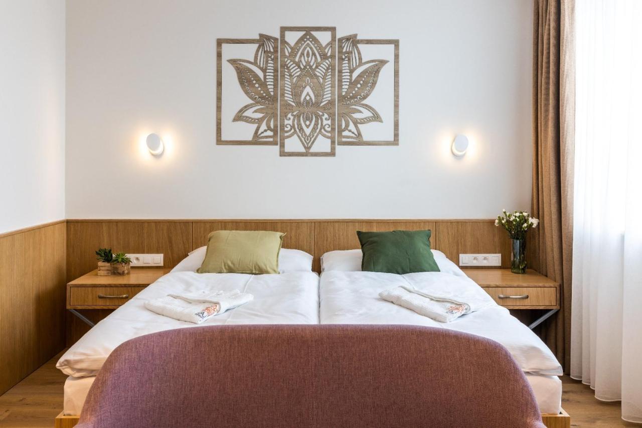 Raj Zdravia Hotel Братислава Екстериор снимка