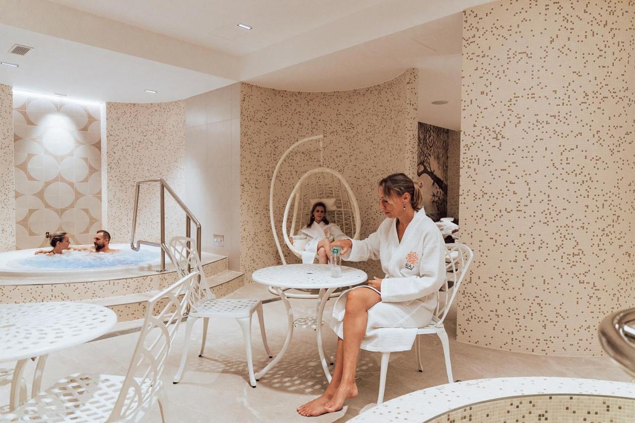 Raj Zdravia Hotel Братислава Екстериор снимка