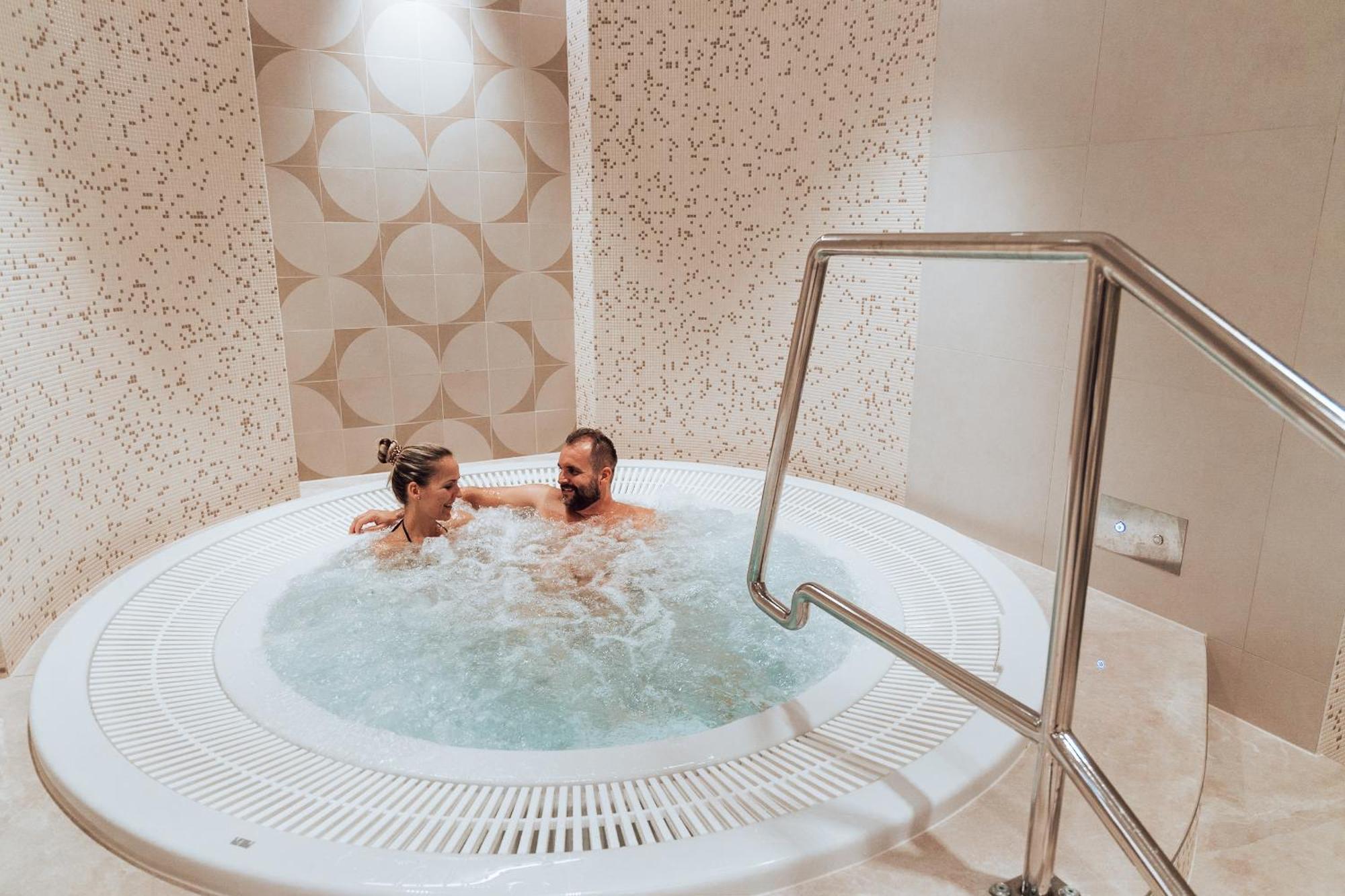 Raj Zdravia Hotel Братислава Екстериор снимка