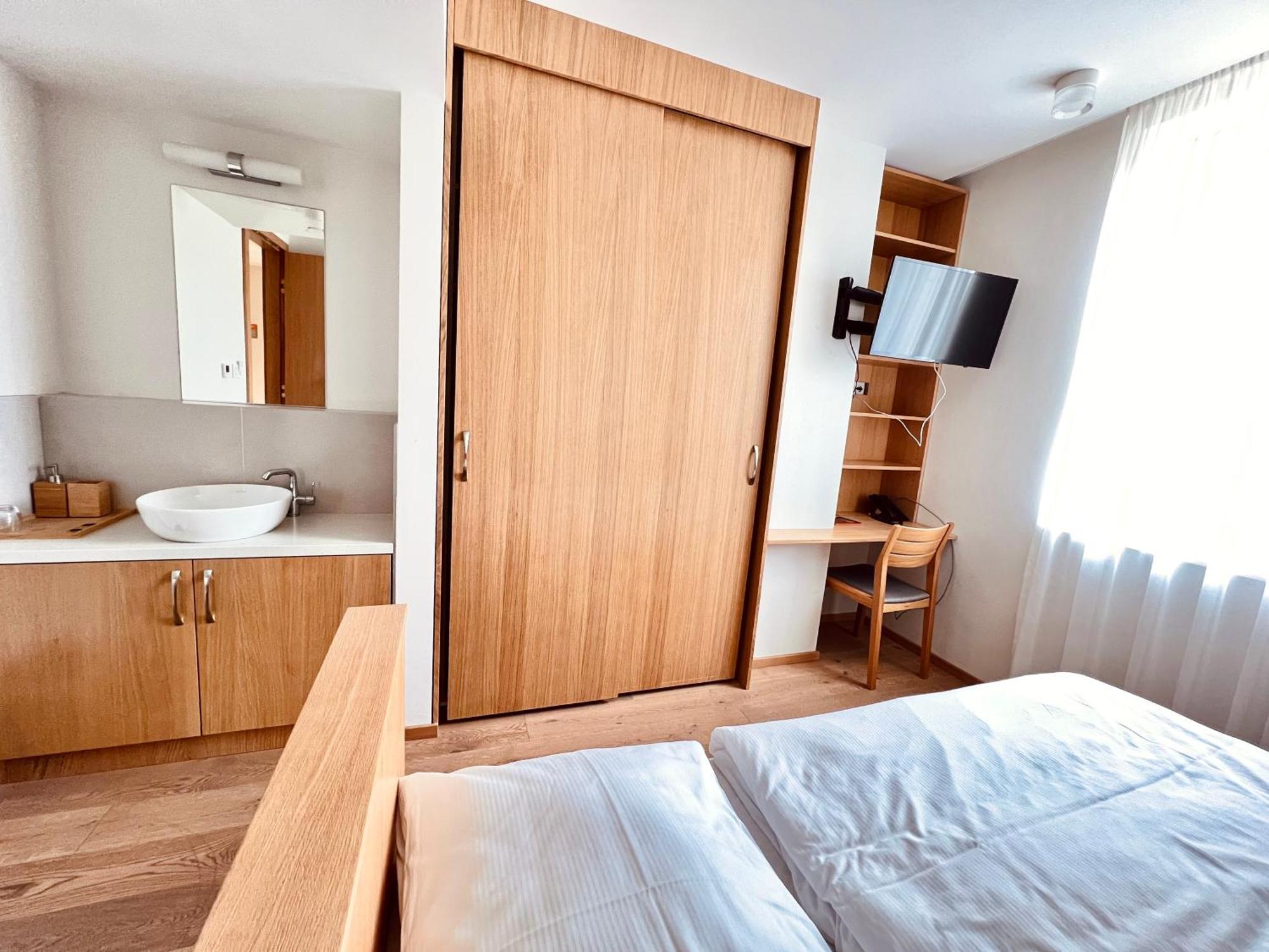 Raj Zdravia Hotel Братислава Екстериор снимка