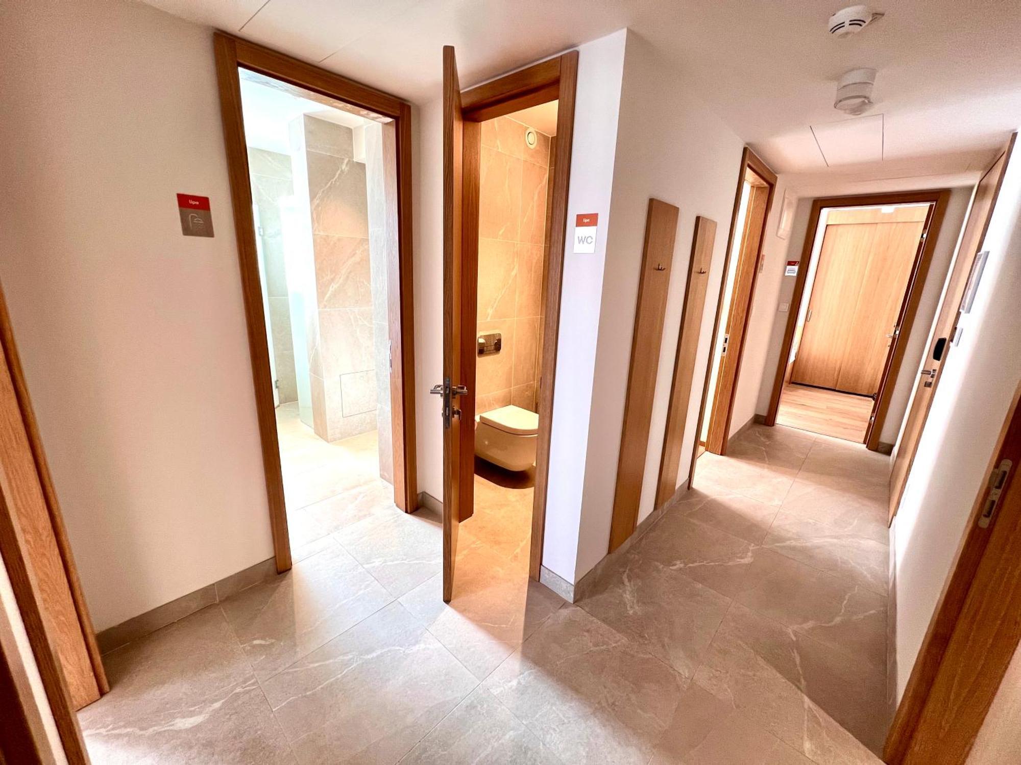 Raj Zdravia Hotel Братислава Екстериор снимка