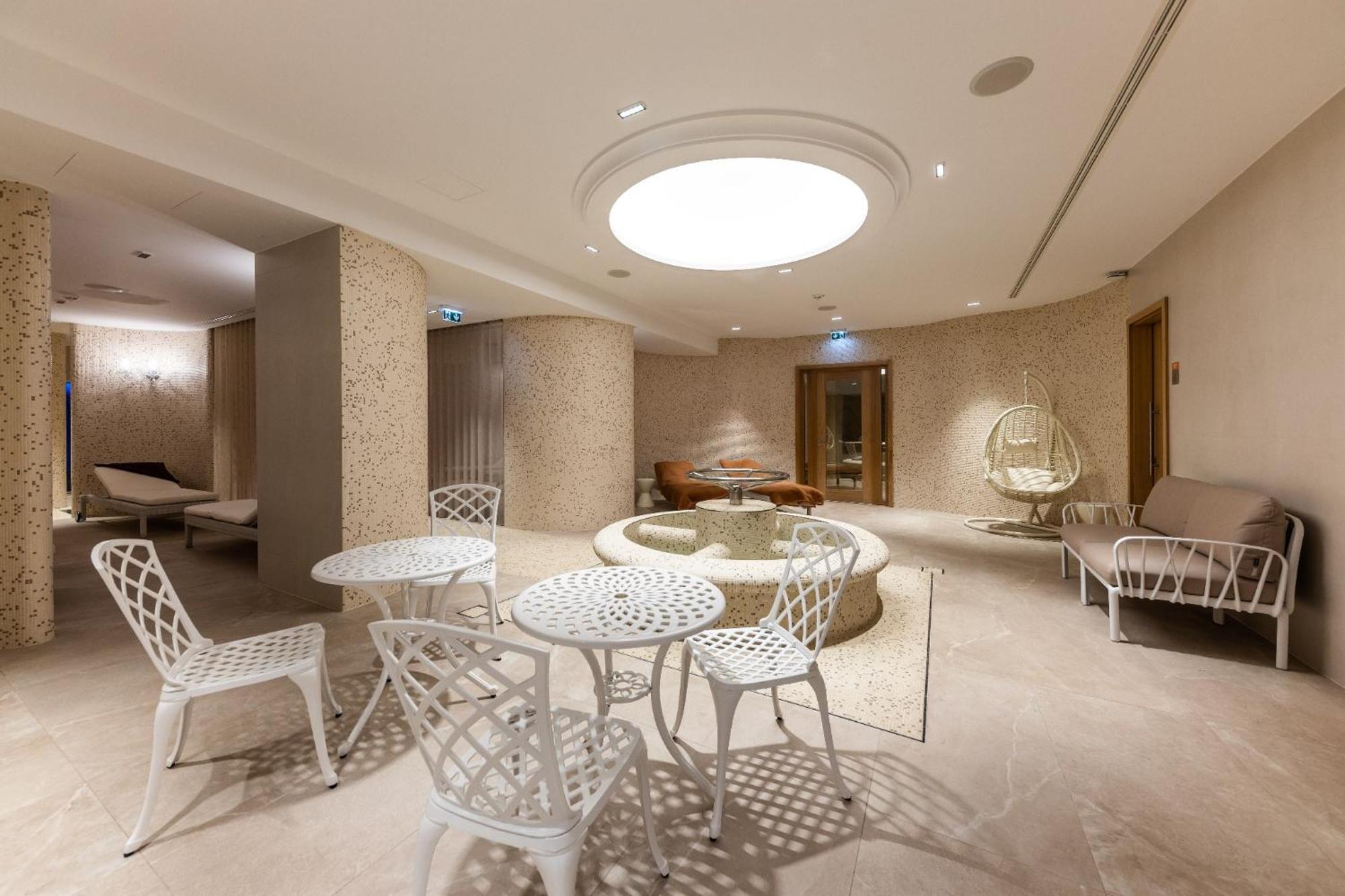 Raj Zdravia Hotel Братислава Екстериор снимка