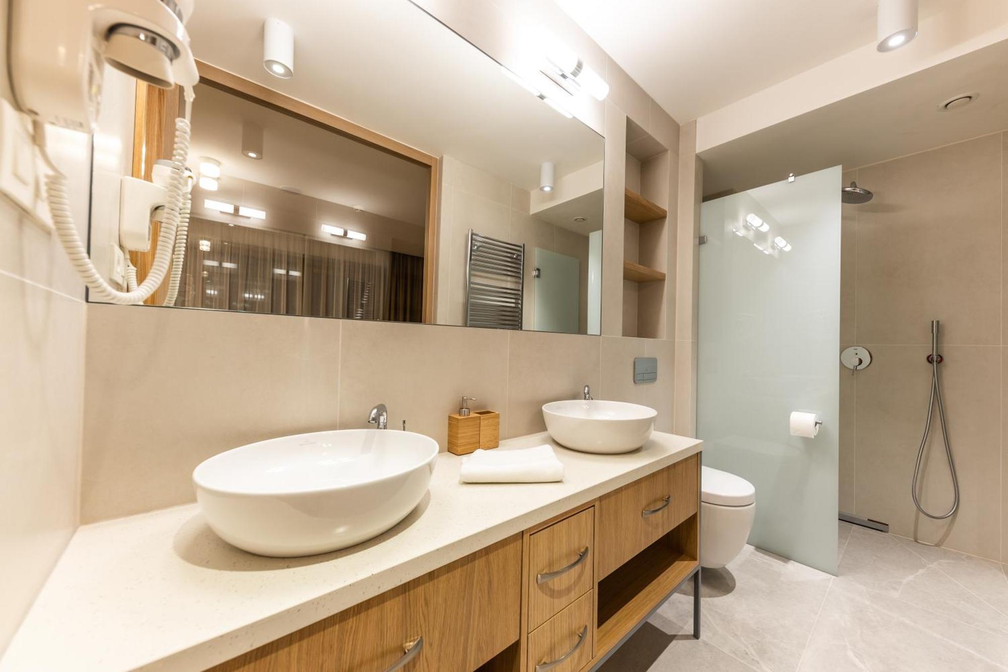 Raj Zdravia Hotel Братислава Екстериор снимка
