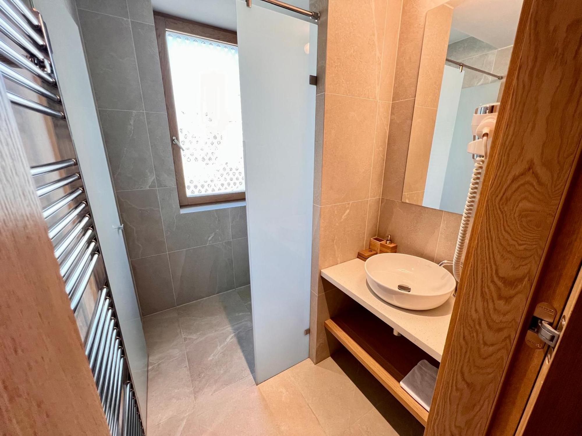 Raj Zdravia Hotel Братислава Екстериор снимка