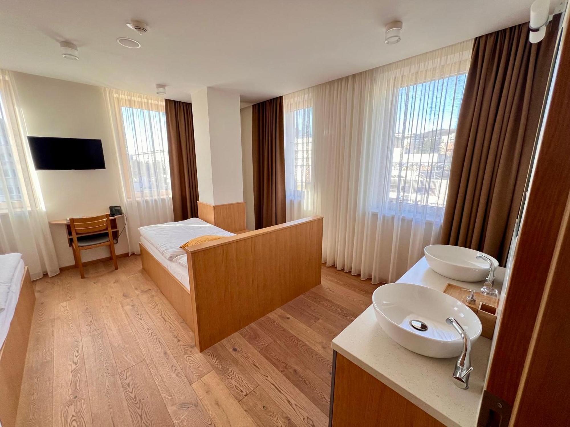 Raj Zdravia Hotel Братислава Екстериор снимка