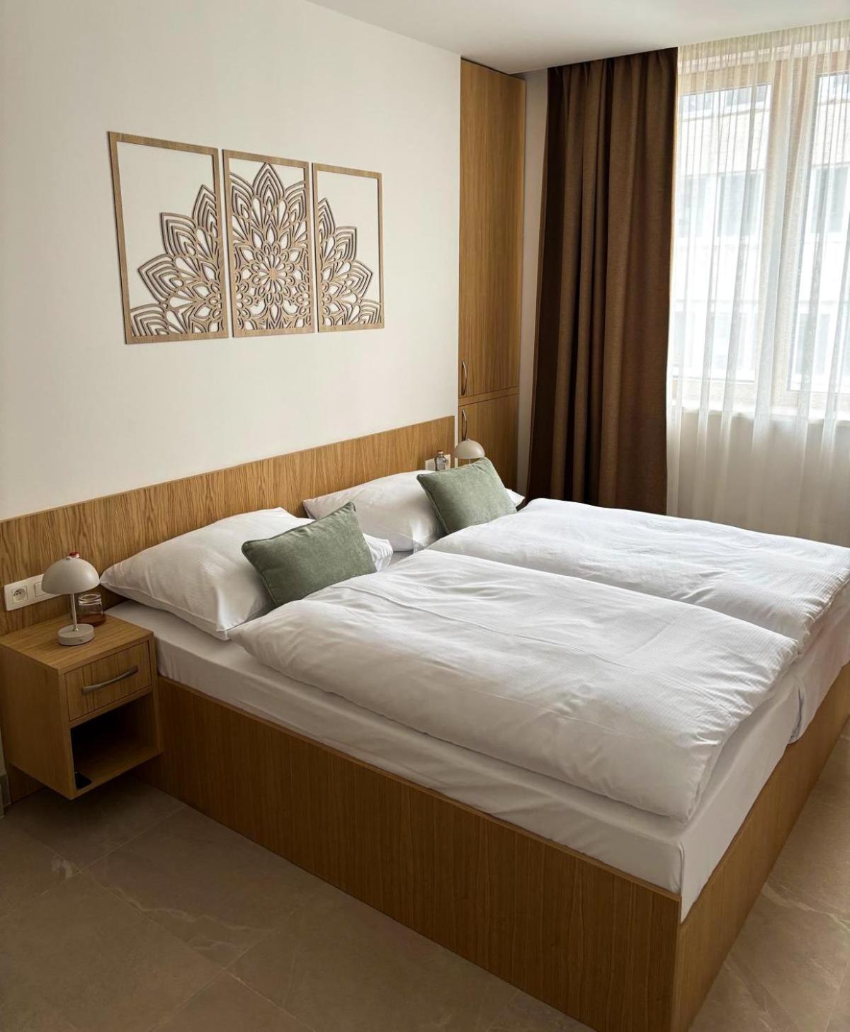 Raj Zdravia Hotel Братислава Екстериор снимка